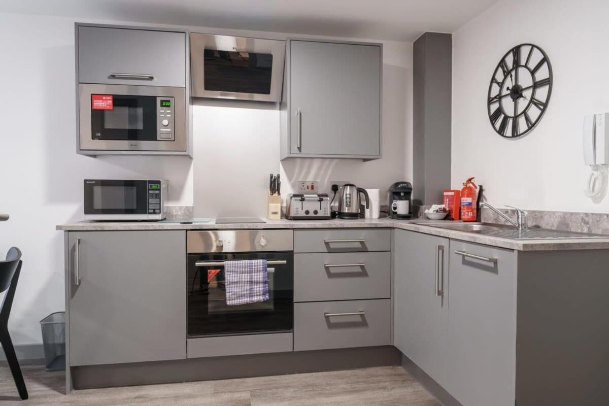 Lovely 1 Bed Apartment In Liverpool Centre Экстерьер фото