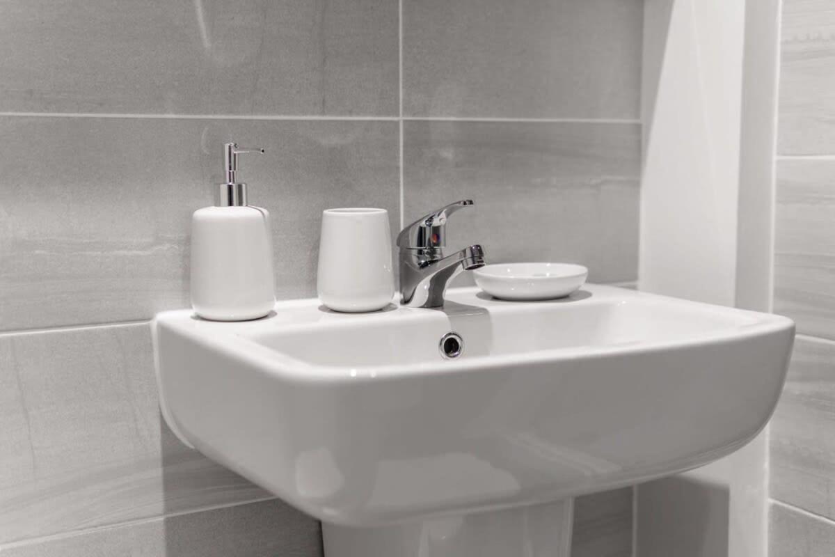 Lovely 1 Bed Apartment In Liverpool Centre Экстерьер фото